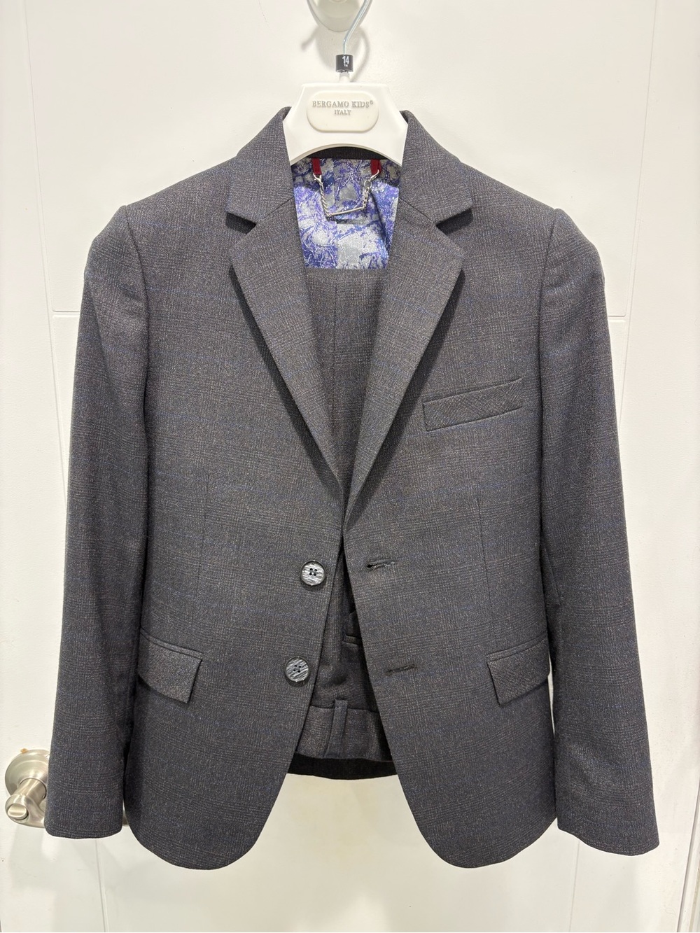 Bergamo by Milano Kids Suit Size  9 Gorgeous suit worn once in new condition!